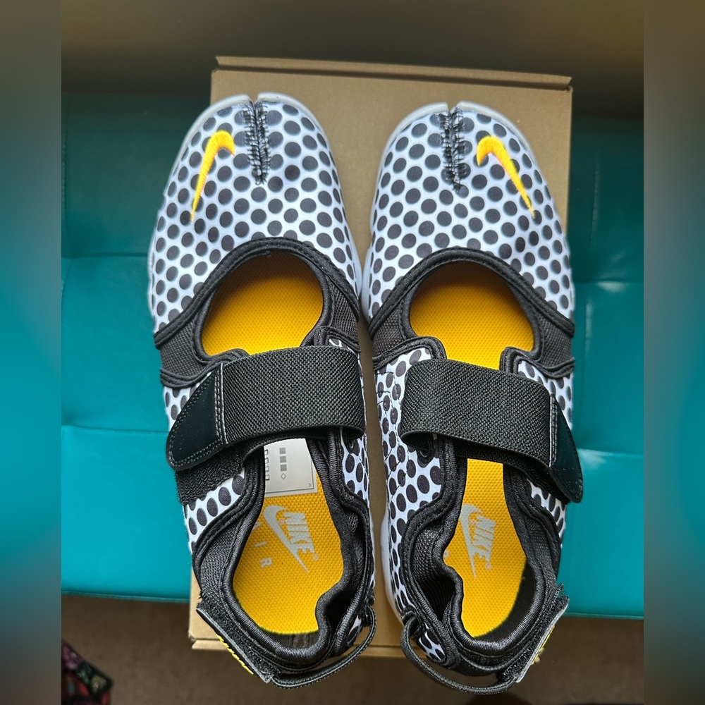 Women’s Nike air rift breathe.